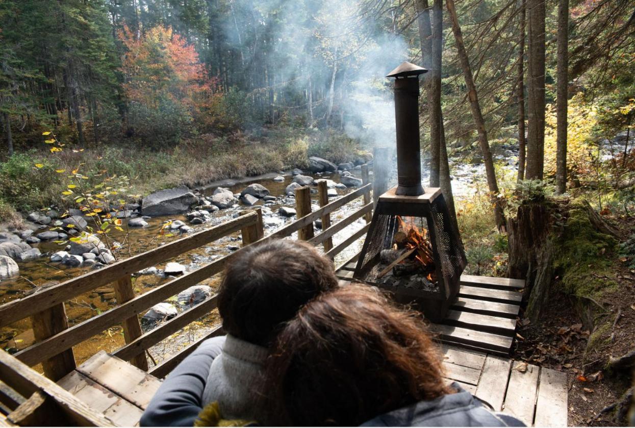 Vila Aux Tipis De La Riviere Sauvage Saint Romain Exteriér fotografie