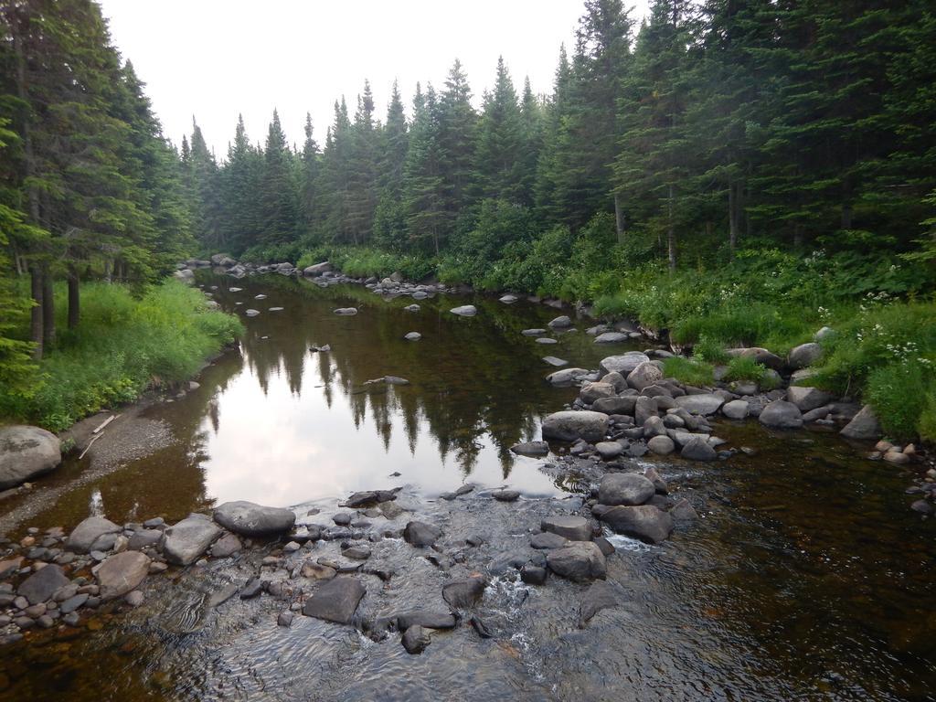 Vila Aux Tipis De La Riviere Sauvage Saint Romain Exteriér fotografie