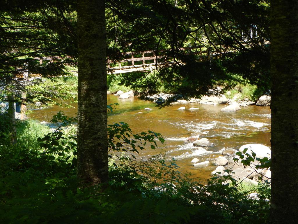 Vila Aux Tipis De La Riviere Sauvage Saint Romain Pokoj fotografie