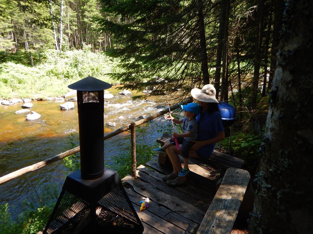 Vila Aux Tipis De La Riviere Sauvage Saint Romain Pokoj fotografie