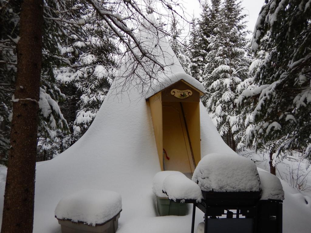 Vila Aux Tipis De La Riviere Sauvage Saint Romain Exteriér fotografie