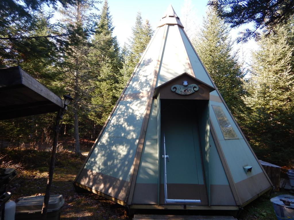 Vila Aux Tipis De La Riviere Sauvage Saint Romain Exteriér fotografie