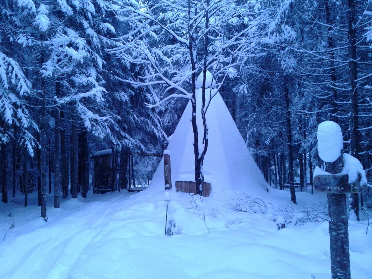 Vila Aux Tipis De La Riviere Sauvage Saint Romain Exteriér fotografie