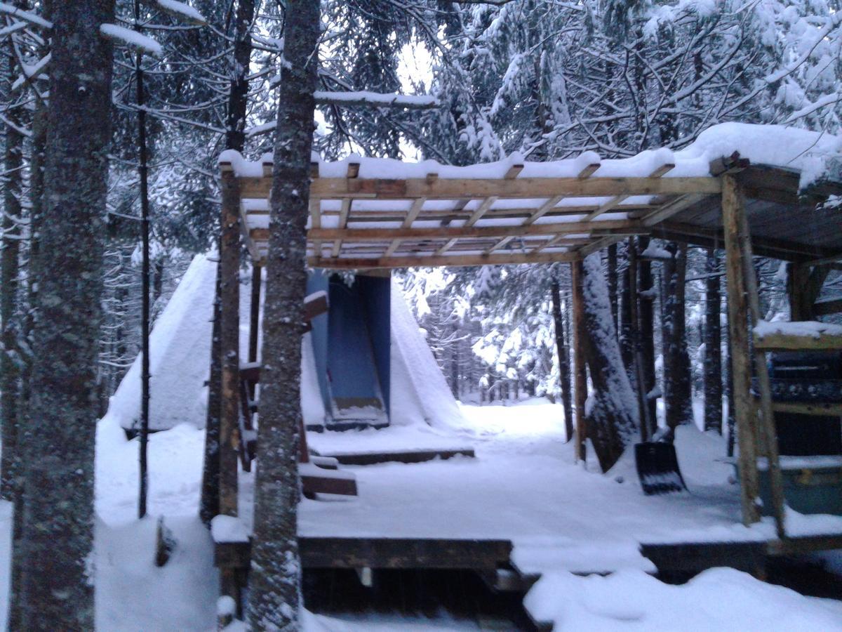 Vila Aux Tipis De La Riviere Sauvage Saint Romain Exteriér fotografie